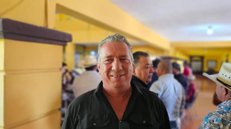 Nicanor Aguirre Flores, gerente general de EMAS, explicó el proyecto para automatizar el reinicio de pozos ante interrupciones del suministro eléctrico.