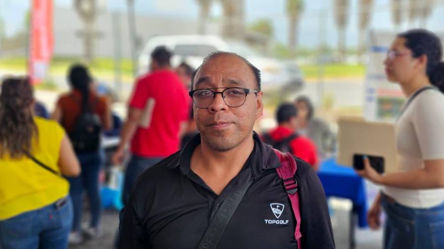 La jornada registró participación constante de buscadores que acudieron a entrevistas directas con empresas.