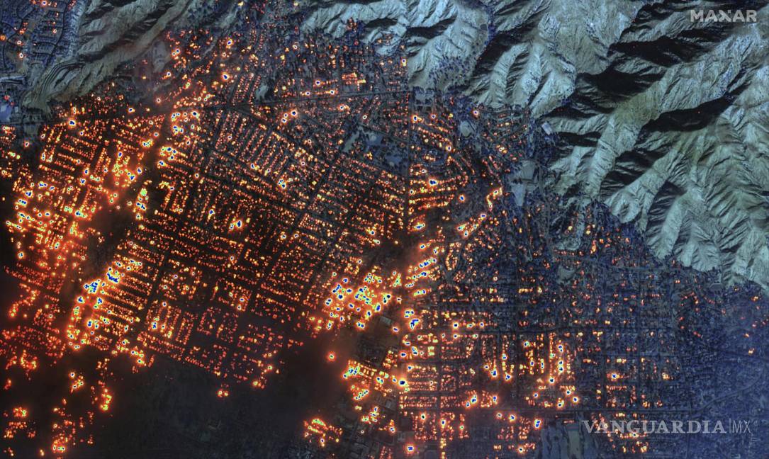 $!Esta imagen satelital proporcionada por Maxar Technologies muestra el incendio de Eaton el miércoles 8 de enero de 2025 en Altadena, California.