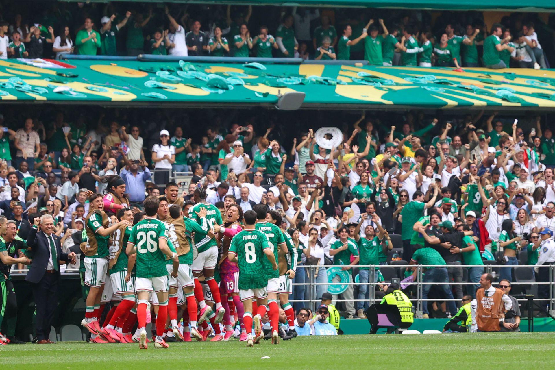 ¡Histórico! Julián Quiñones anota el primer gol del Mundial 