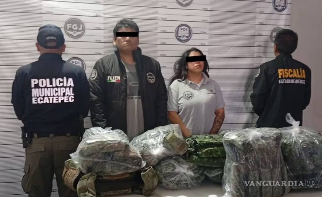 $!Desmantelan taller ilegal de equipo táctico en Ecatepec; hallan uniformes falsos y granadas