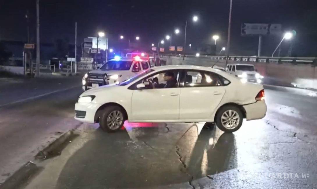 $!Elementos de Tránsito Municipal abanderaron la zona para evitar otro percance.