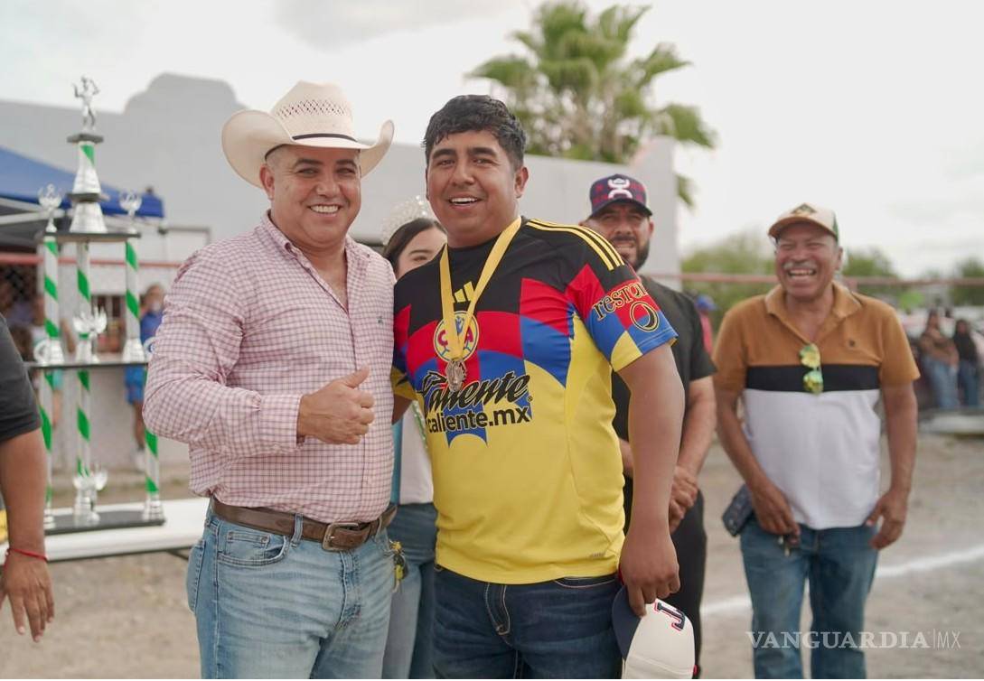 $!Autoridades municipales y organizadores entregaron reconocimientos a los campeones y jugadores destacados.