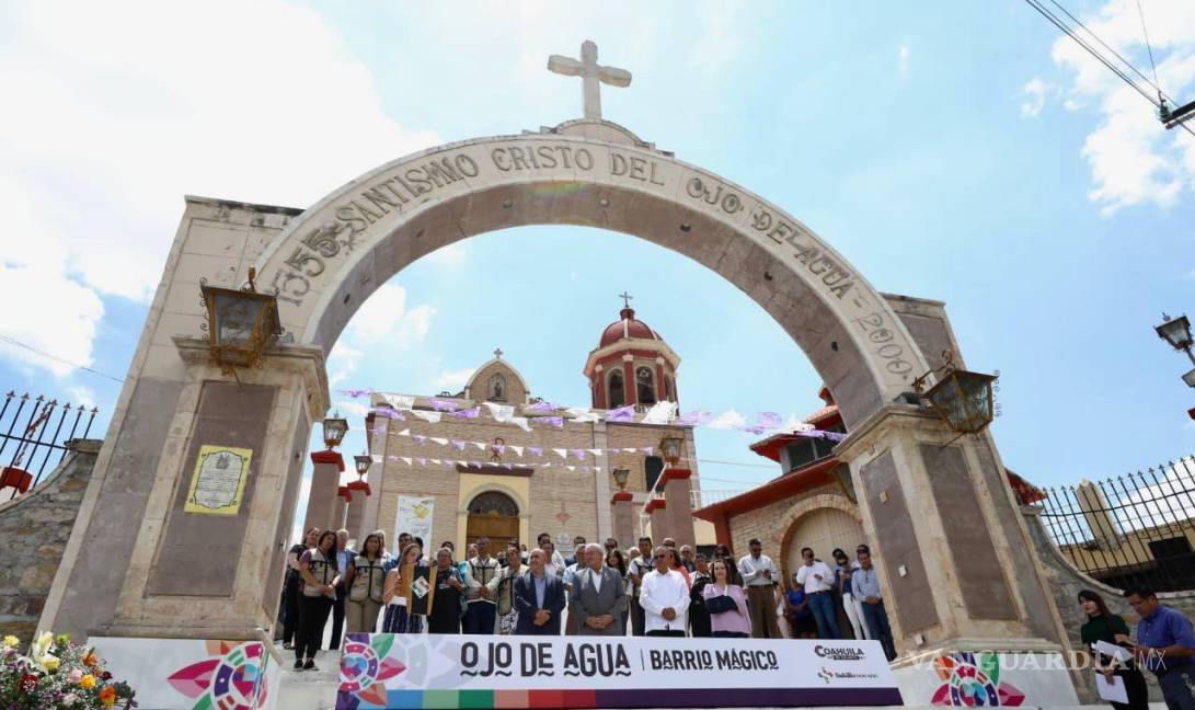 $!Vecinos y funcionarios del Municipio participaron el evento que oficializa la denominación como Barrio Mágico al Ojo de Agua.