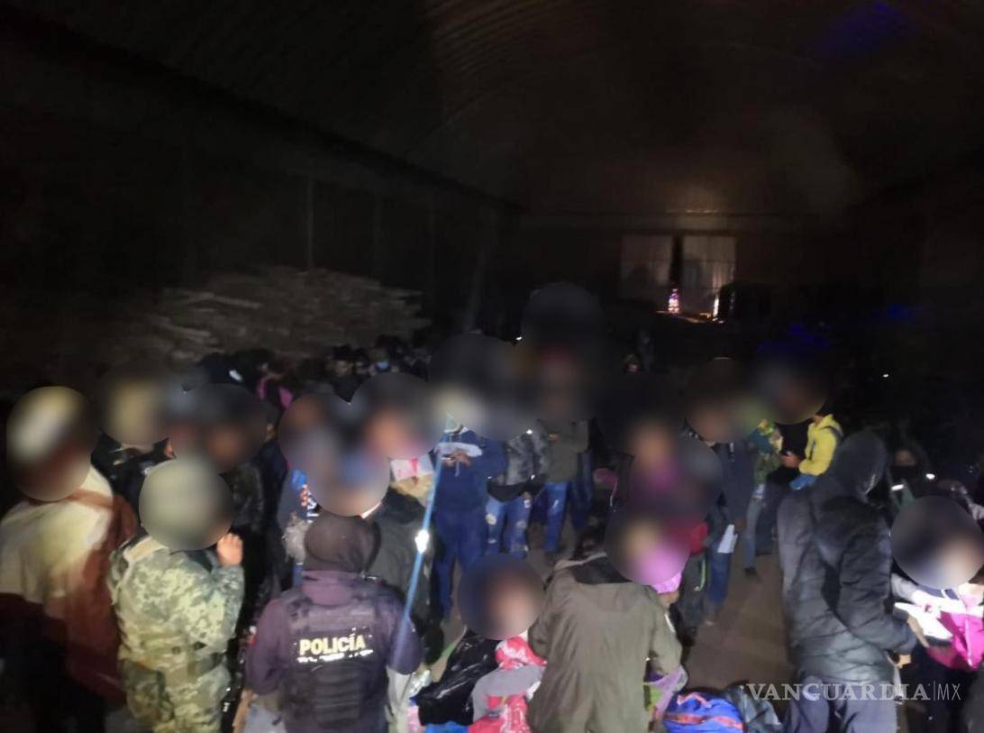$!Aseguran a 230 migrantes en una bodega, en el Edomex