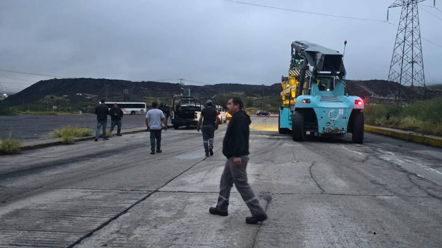 El montacargas salió de las instalaciones de AHMSA a las 6:33 de la mañana por la Puerta 4.