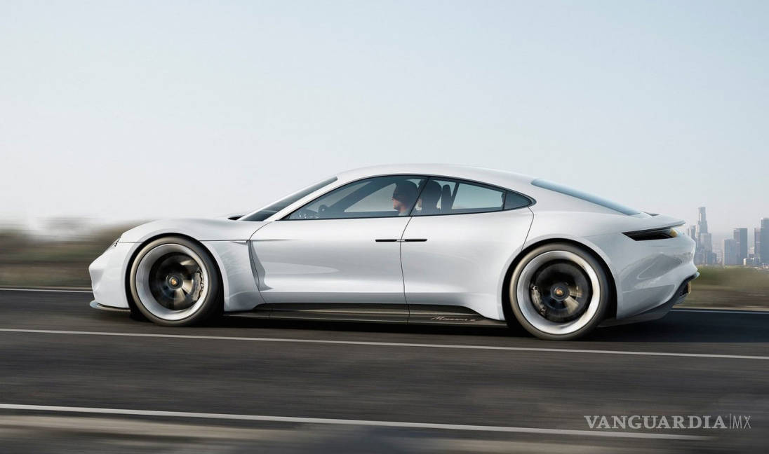 $!Porsche Taycan llegará en 2019, con autonomía de 500 km y más de 600 CV