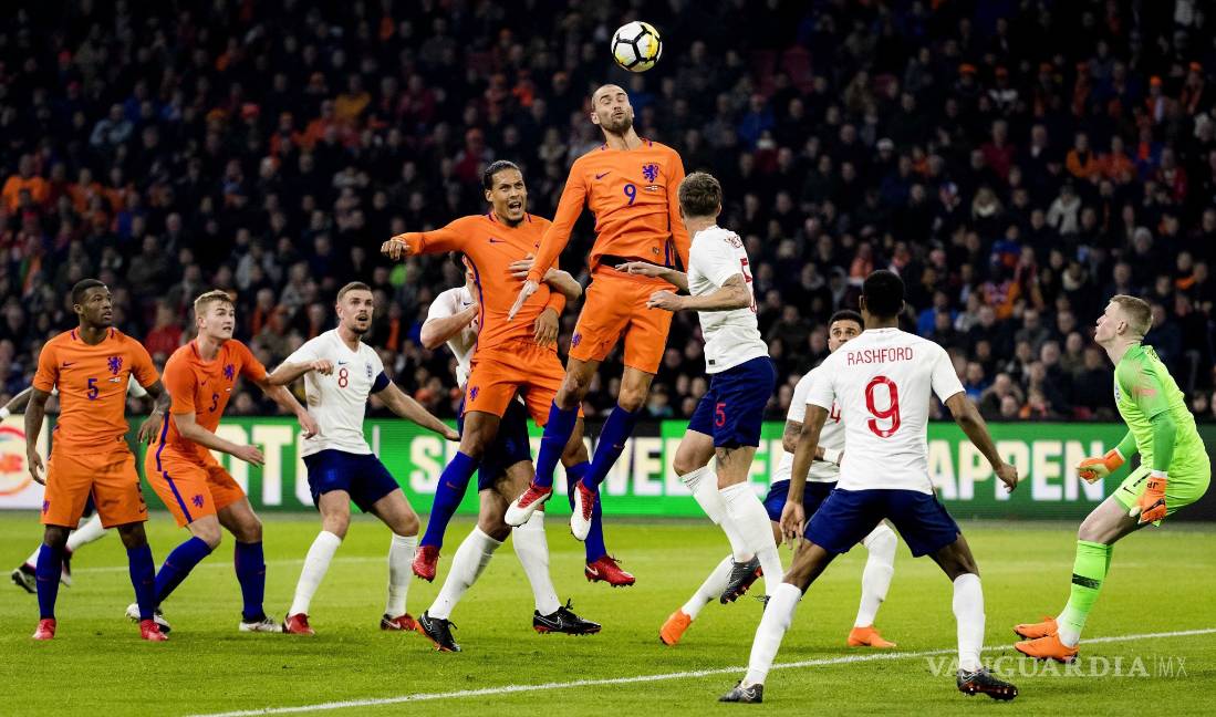 $!Una 'Naranja Mecánica' sin aceite es partida en gajos por Inglaterra