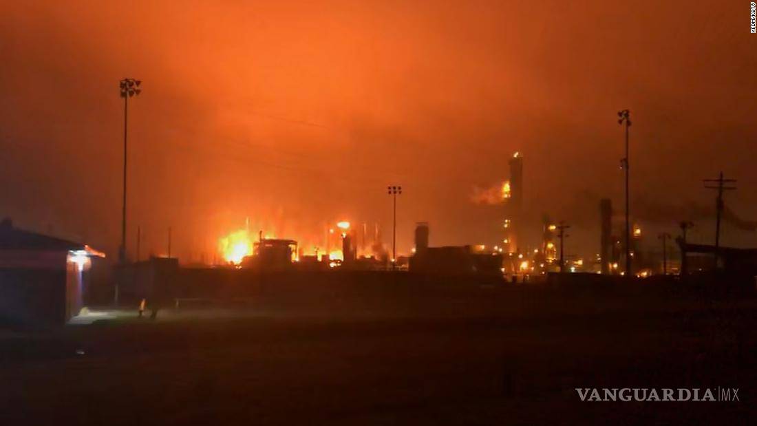 $!Desalojan a 50 mil personas en Texas por explosiones en planta química
