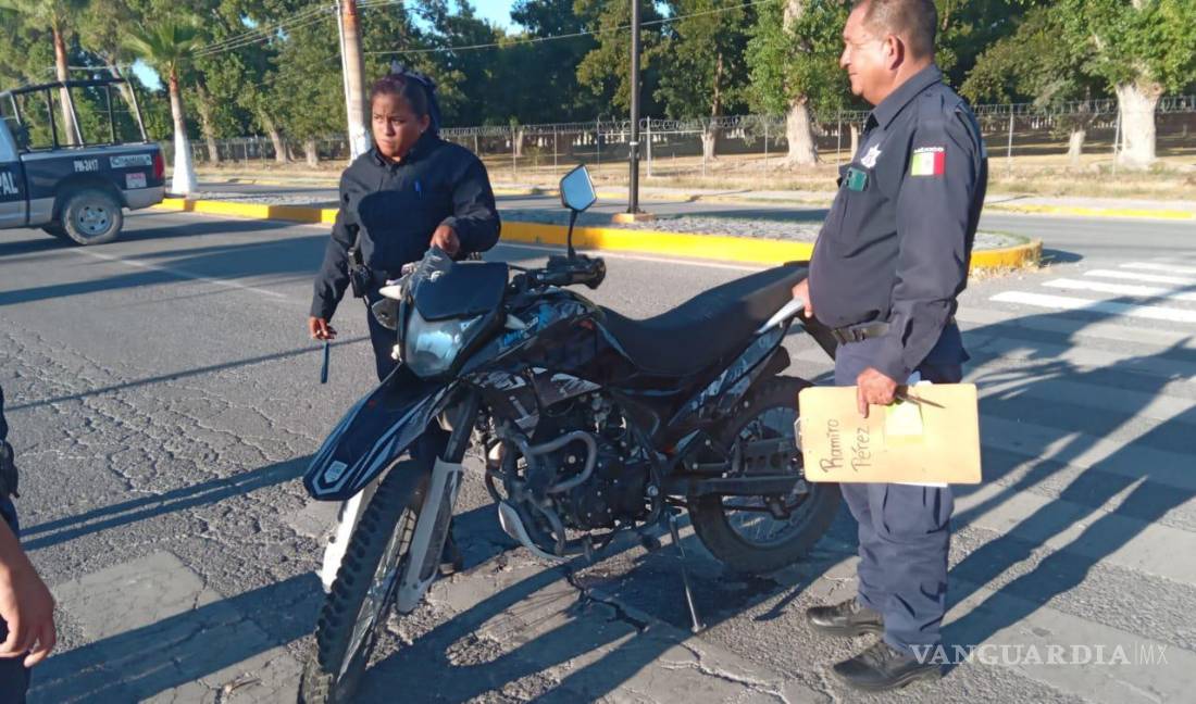 $!La motocicleta quedó a varios metros del impacto debido a la velocidad.