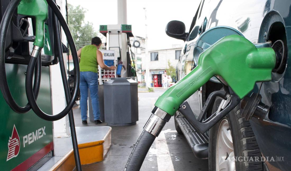 $!Las gasolinas de alto octanaje se encarecieron casi 6% durante mayo, de acuerdo con el INEGI.