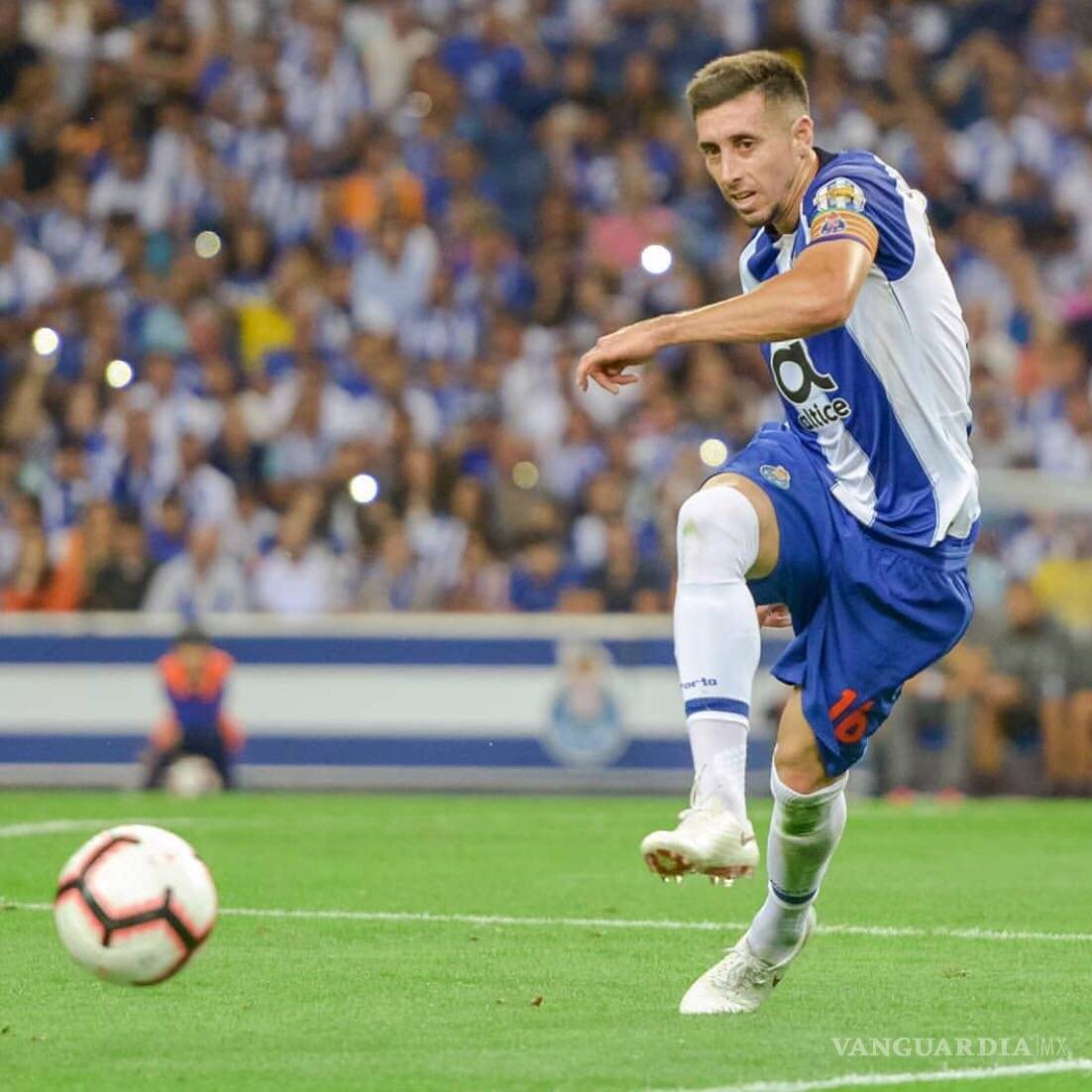 $!Herrera sigue como capitán, 'Tecatito' titular y el Porto logra sólo un punto