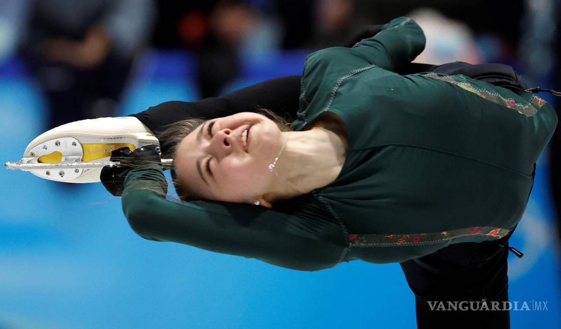 $!La patinadora artística Kamila Valieva del Comité Olímpico Ruso en acción durante una sesión de práctica en Beijing, China. EFE/EPA/How Hwee Young