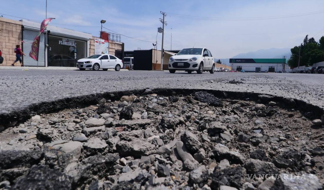 $!No hay nada más desagradable que caer en un bache, por los daños que causa.