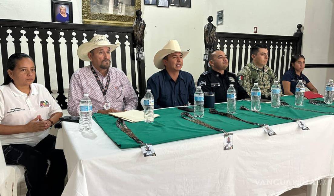 $!Oficiales de policías y miembros del Ejército realizaron una charla sobre el manejo responsable y seguro de las armas.