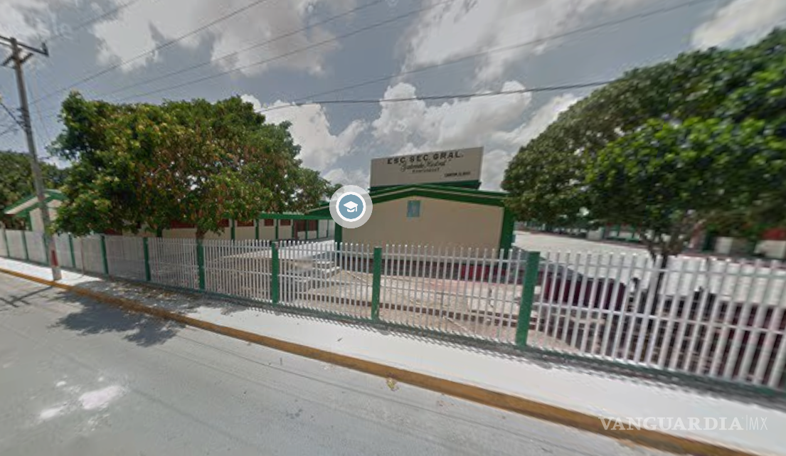 $!Detienen a cuatro menores y un adulto por presunta venta de droga a estudiantes en secundaria de Cancún