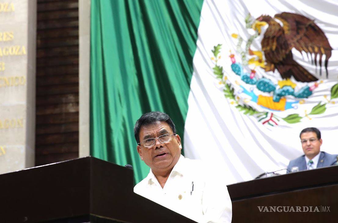 $!Recibirán diputados a padres de normalistas este miércoles