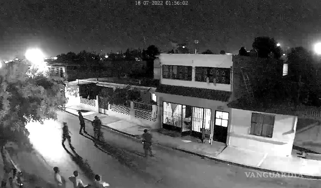 Evitan policías de Saltillo que joven se aviente de un techo; padecía depresión