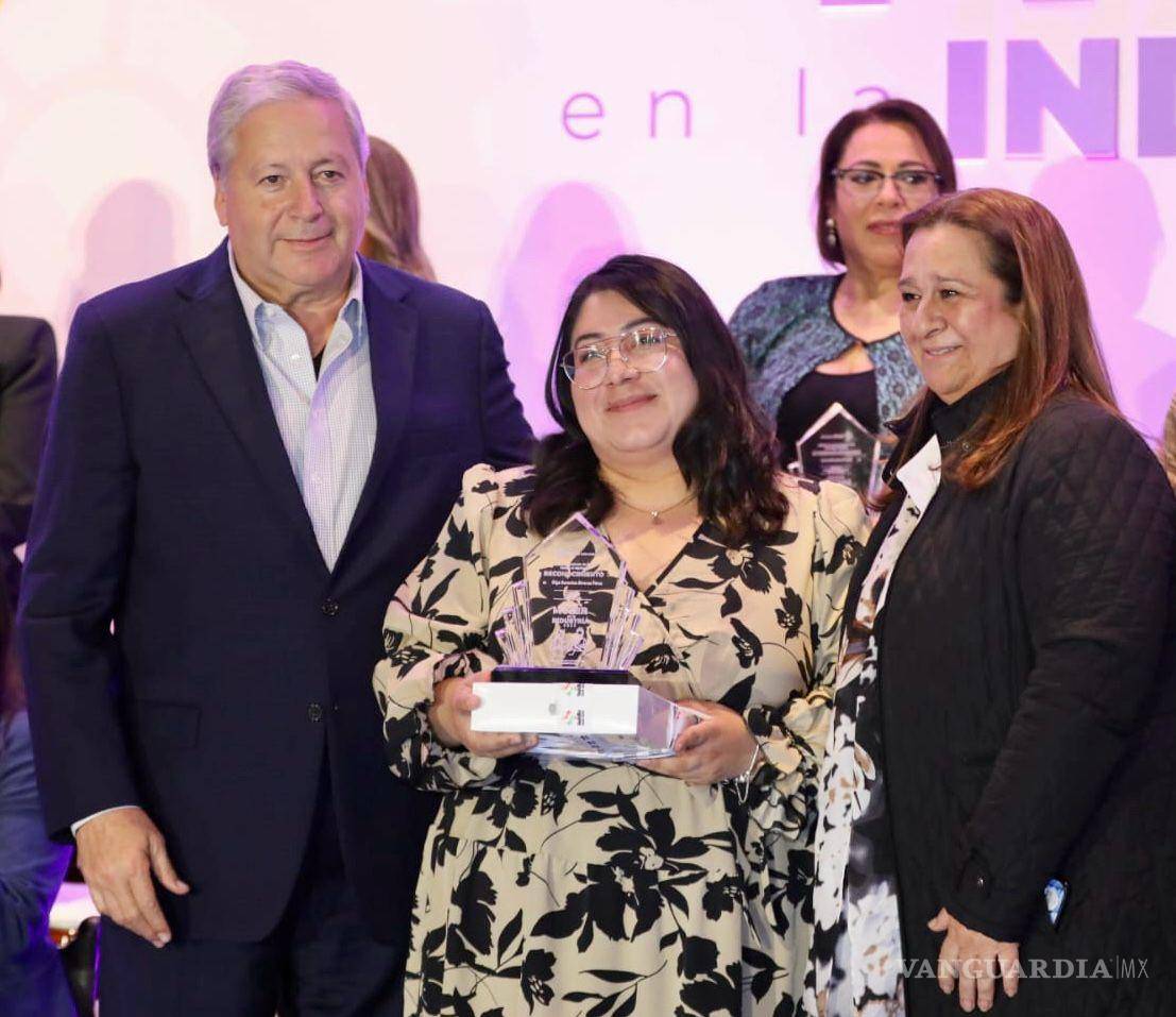$!Entrega Alcalde a 8 brillantes saltillenses el Premio de la Mujer en la Industria 2023