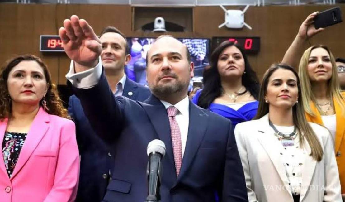 $!Un juez federal consideró que Arturo Salinas sí puede ocupar el cargo de gobernador interino | Foto: Especial