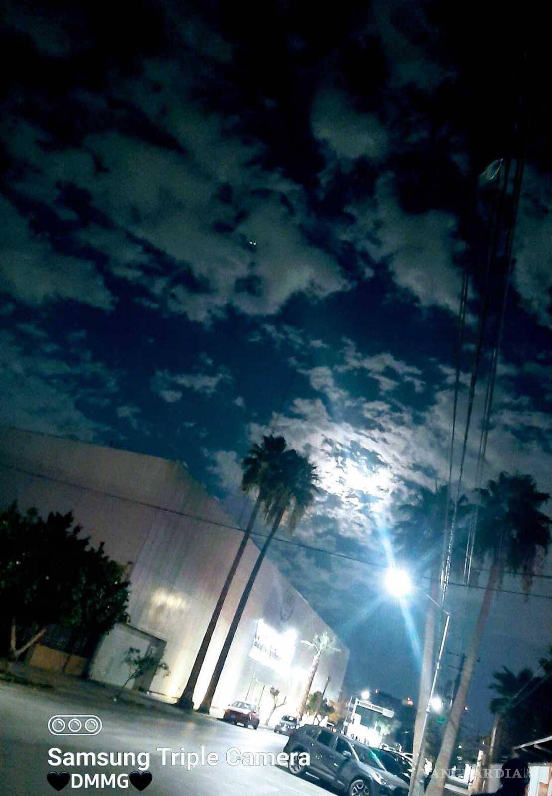 $!Conductor capta ‘OVNI de Torreón’ con la cámara de su celular; comparte imagen en redes sociales