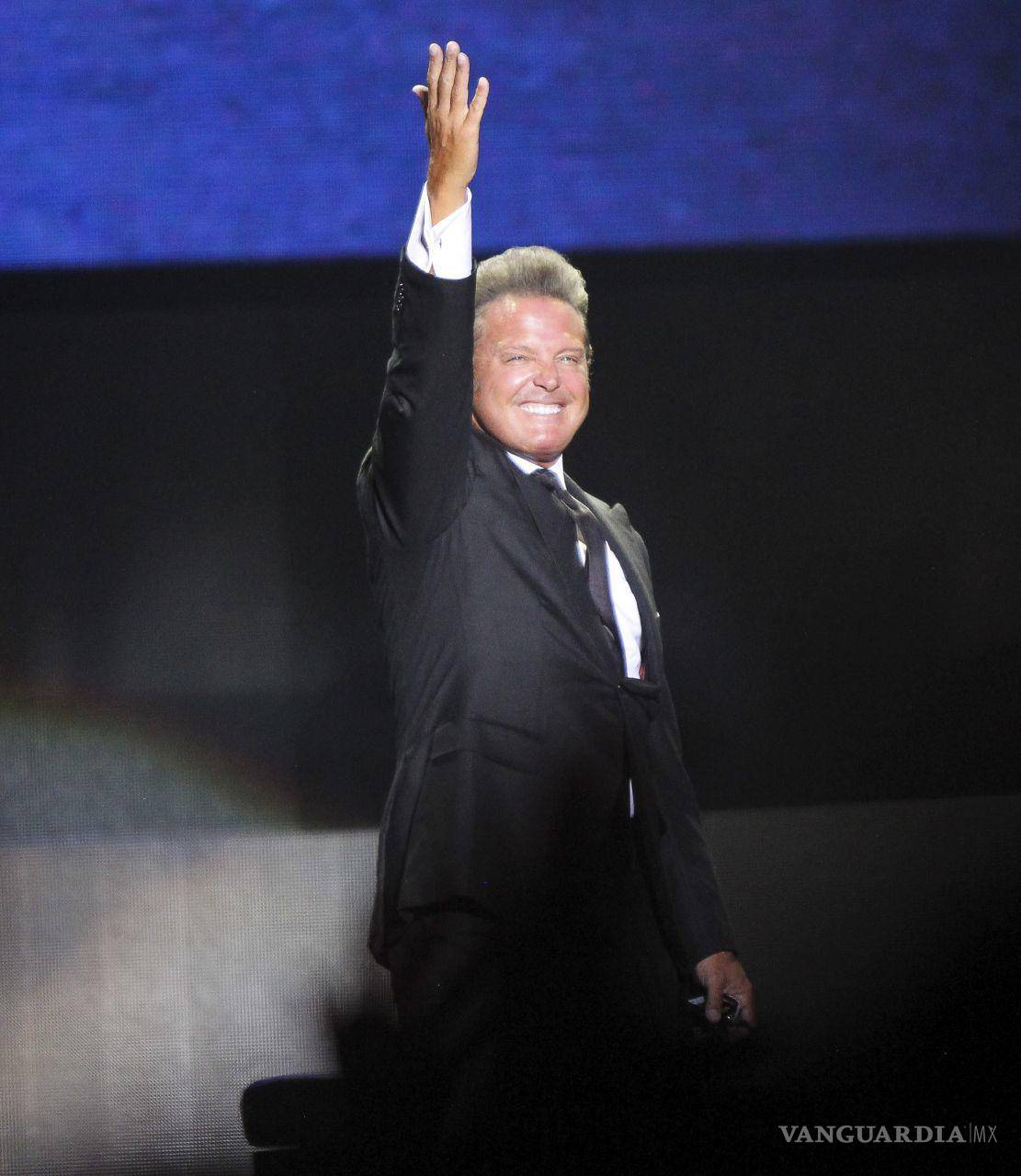 $!León, Guanajuato, 20 de abril de 2018. Luis Miguel se presentó esta noche en la Velaria de León. Cuartoscuro/Gustavo Becerra