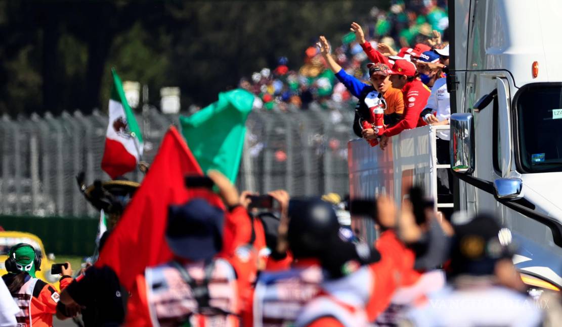 $!Corredores durante el desfile previo al Gran Premio de Fórmula Uno de México que se realiza en el Autódromo Hermanos Rodríguez en Ciudad de México