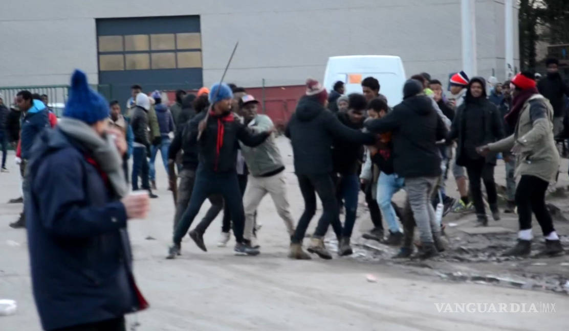 $!Por enfrentamiento entre migrantes Francia envía más policía a Calais