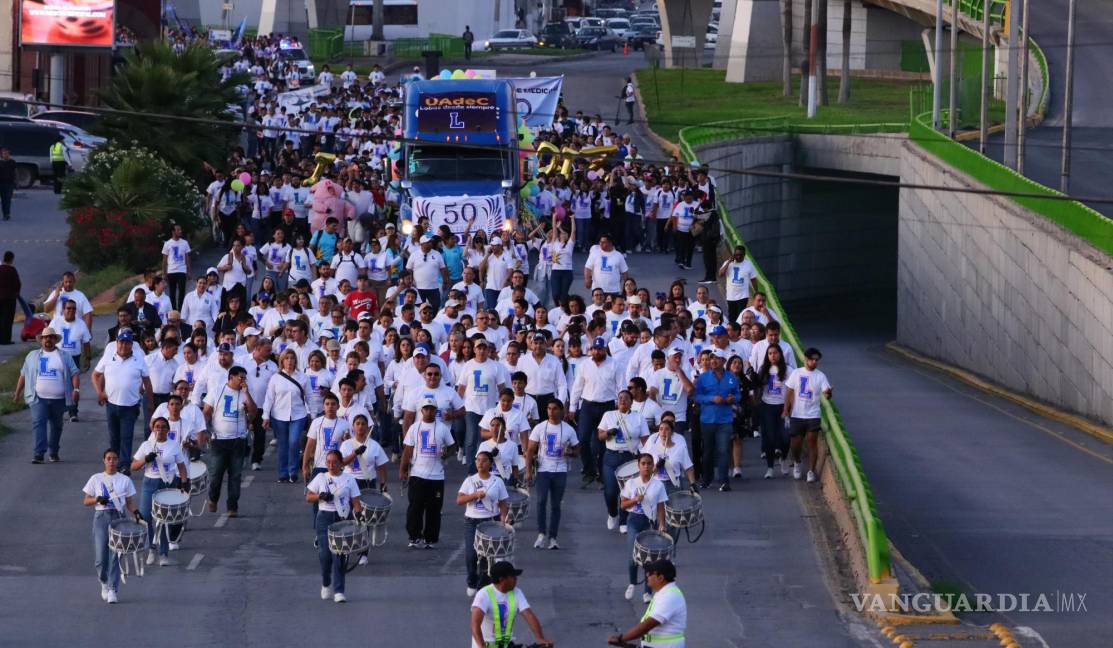 $!El contingente de estudiantes recorrió desde el bulevar Nazario Ortiz hasta el campus central en V. Carranza.