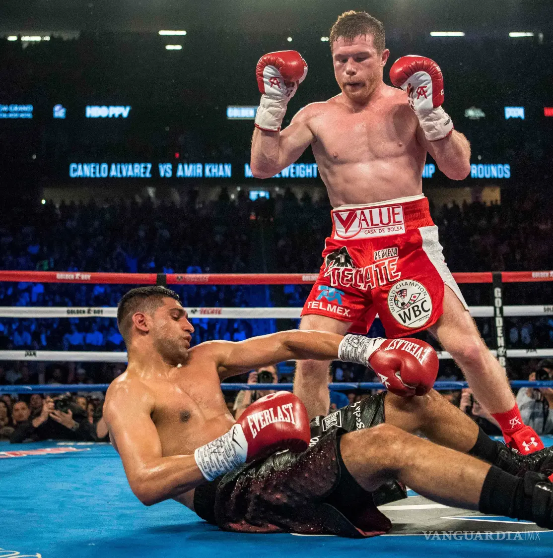 $!Un nocaut demoledor ante Amir Khan mostró la potencia y el timing que definieron al Canelo en su mejor versión.