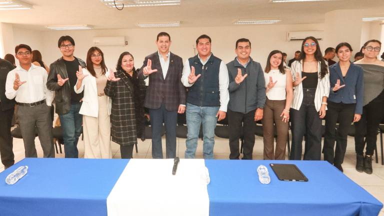 El nuevo Consejo Directivo y la Sociedad de Alumnos de la Facultad de Psicología Sureste rindieron protesta ante el rector Octavio Pimentel.