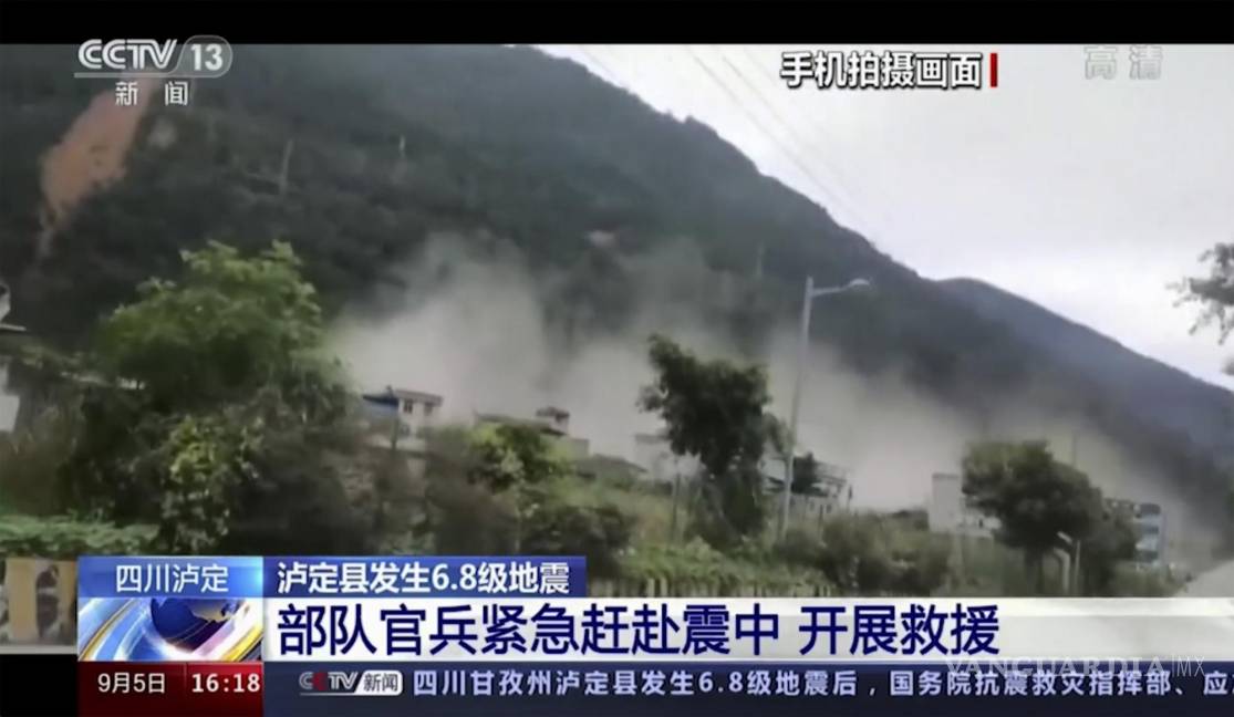 $!Un deslizamiento de tierra luego de un terremoto en el condado de Luding, en la provincia de Sichuan, suroeste de China.