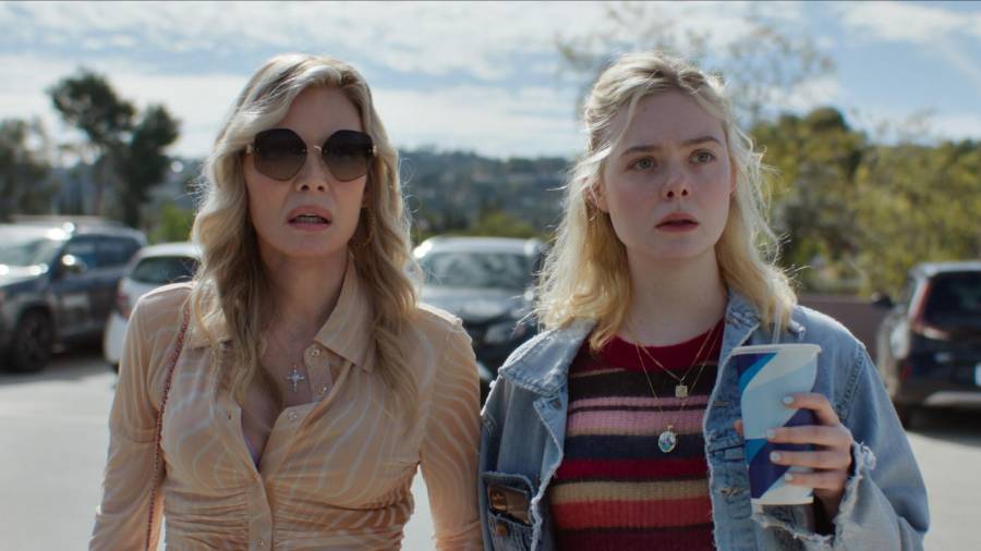 ‘Es muy fácil juzgar a alguien que está en OnlyFans’: Michelle Pfeiffer y Elle Fanning vuelven juntas a la pantalla a como madre e hija