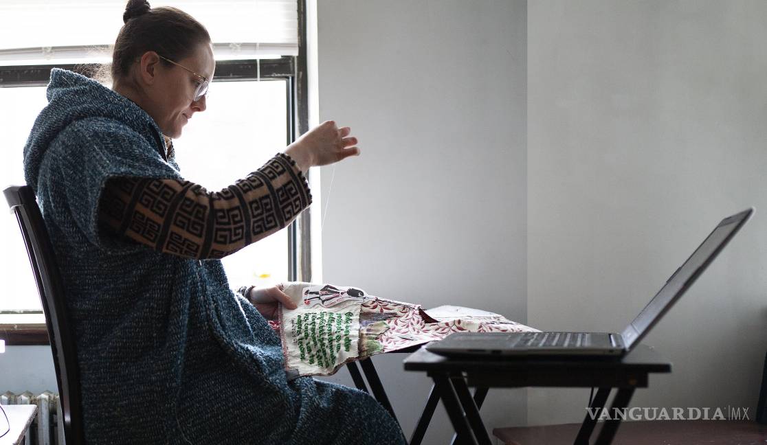 $!Artista de Coahuila expone en Nueva York: Invita a enfrentarse a los claroscuros de la realidad