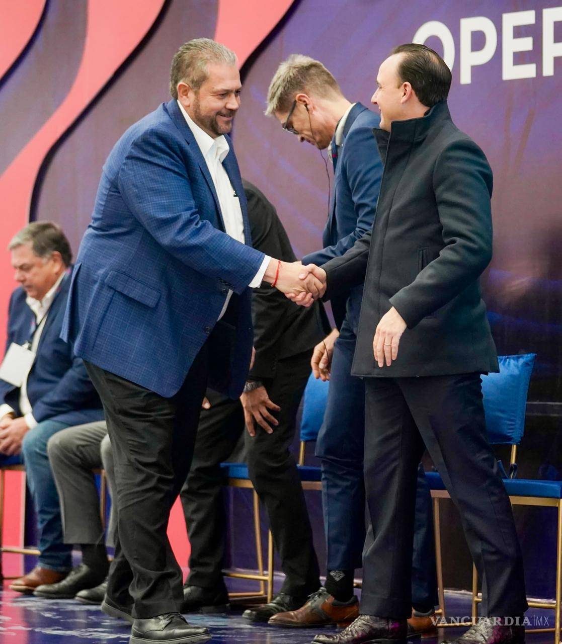 $!Tomás Gutiérrez y Manolo Jiménez en la inauguración de Ziemann Holvrieka.