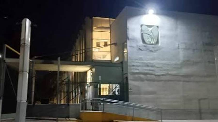 El menor fue trasladado por sus familiares a la Cruz Roja, en un principio.