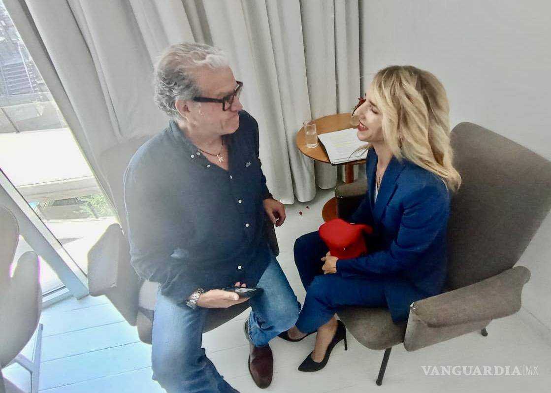 $!Cayetana Alvarez, con el autor.