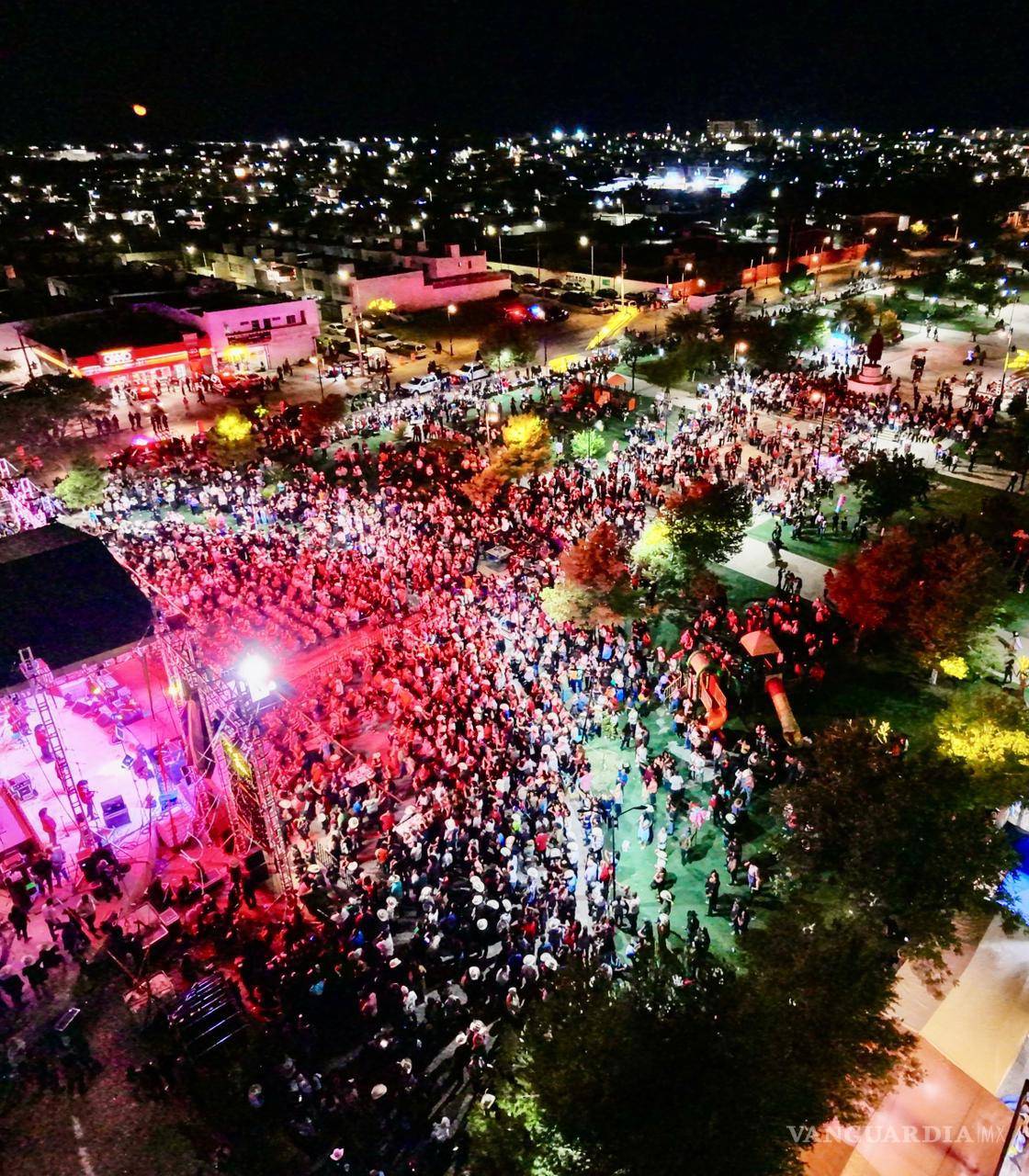 $!Miles de asistentes disfrutaron del espectáculo musical que puso el broche de oro al Ramos Fest 2026.