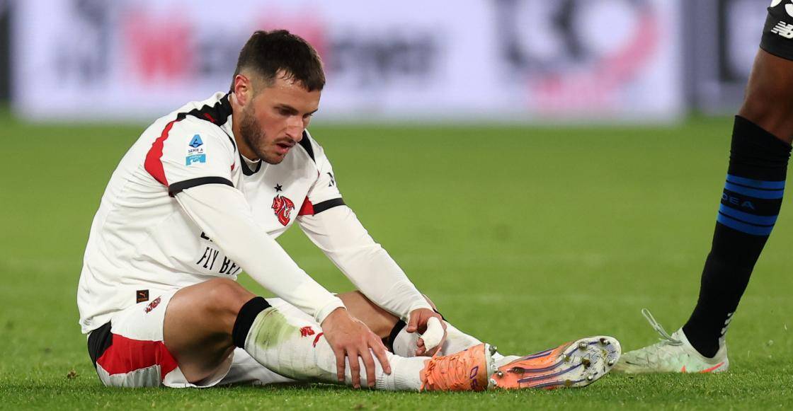 Santiago Giménez será operado del tobillo y su futuro en el Milan está en duda