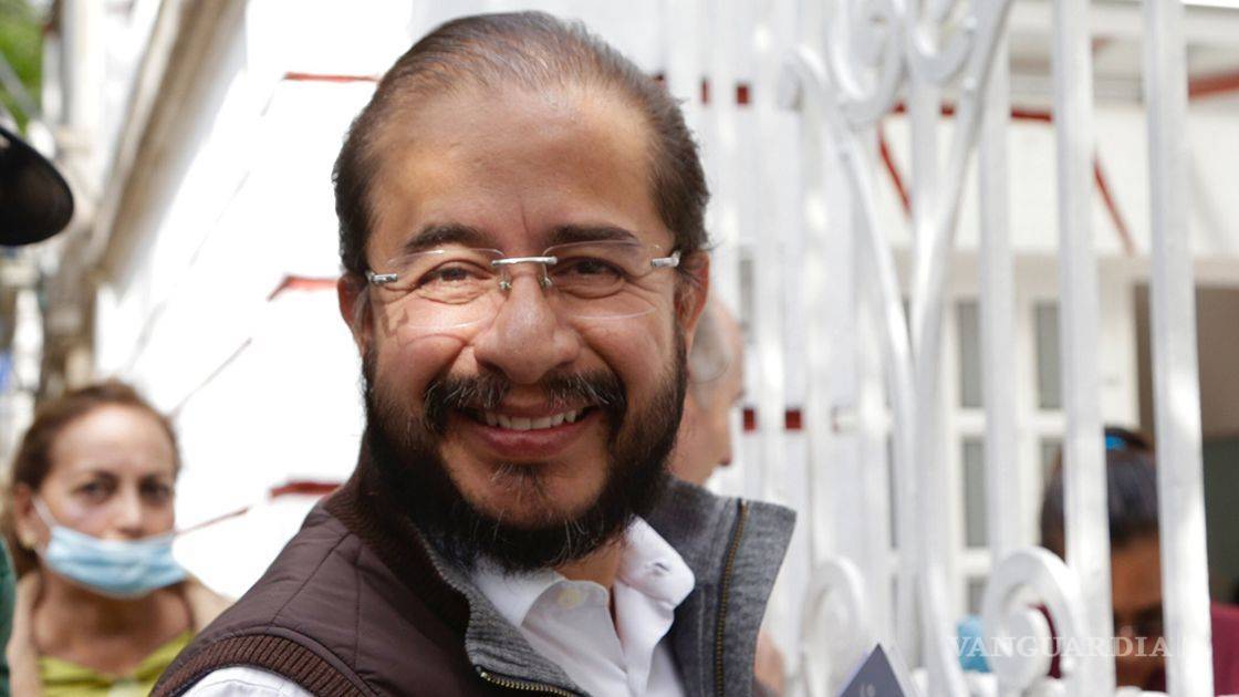 Hugo Éric Flores renunció a dirigencia del PES