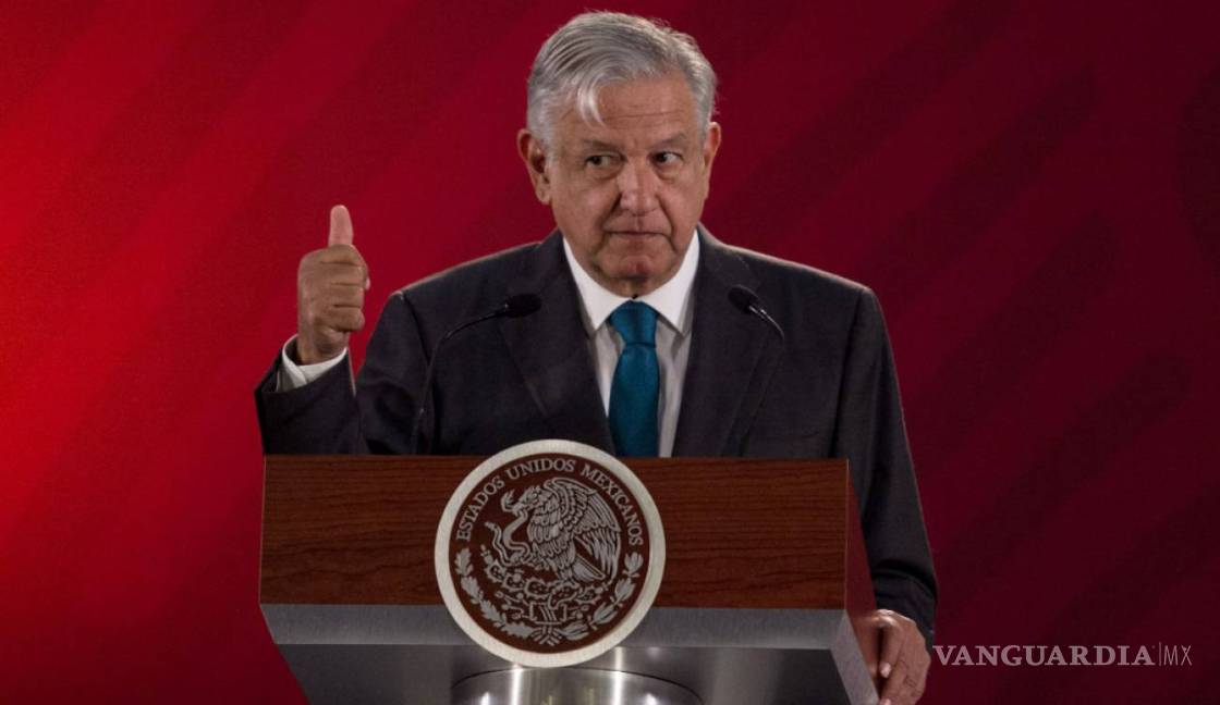 AMLO firma compromiso de no reelección y reitera que dejará el cargo en 2024