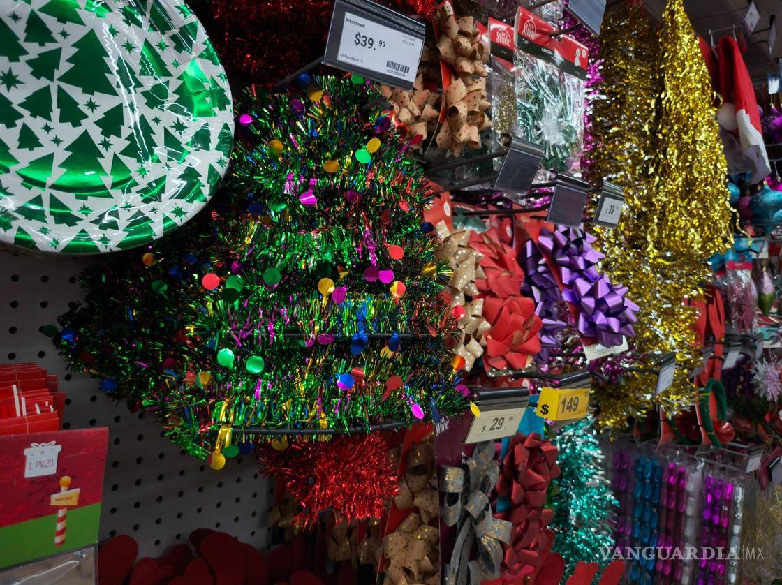 $!Otros productos como esferas o decoraciones también representan un gasto fuerte para el bolsillo de los saltillenses.