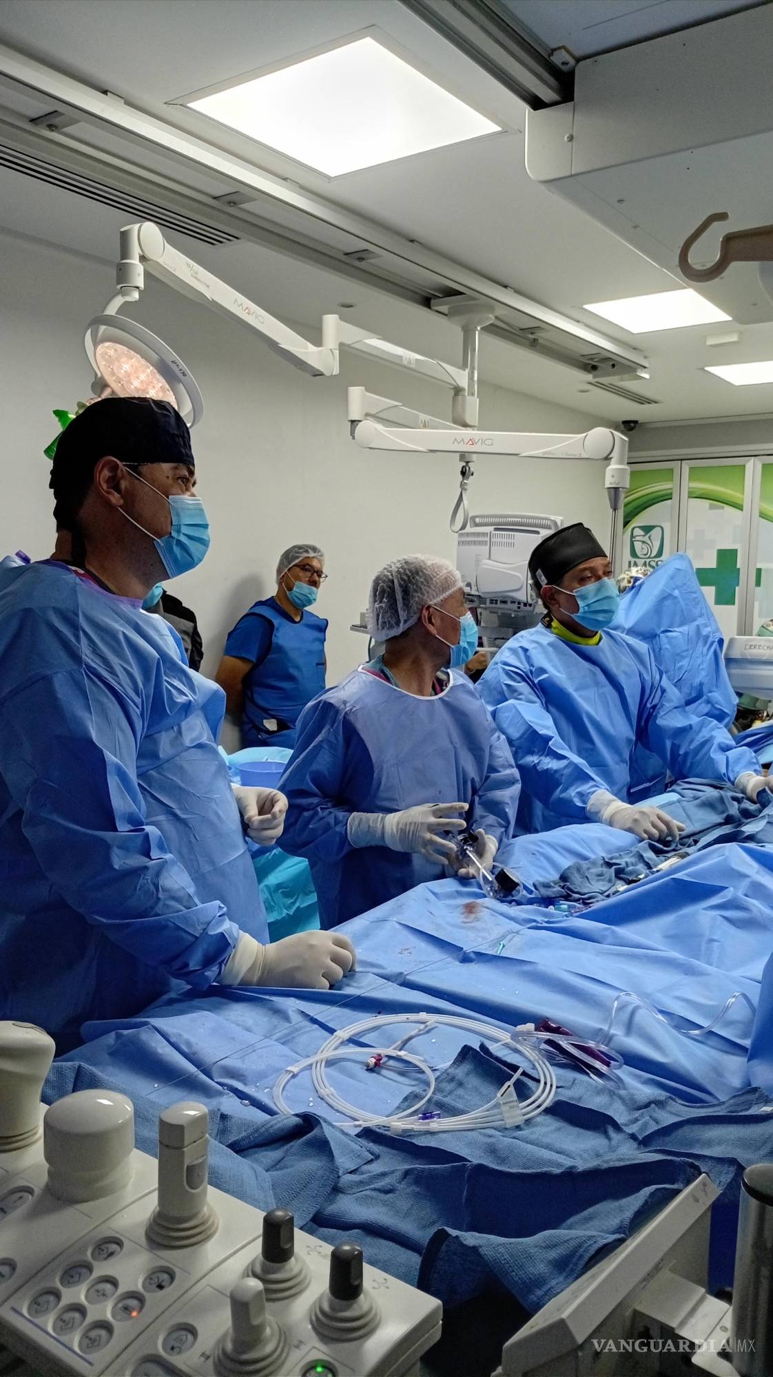 $!El procedimiento se realiza por cateterismo a través de la vena femoral, sin abrir el tórax.