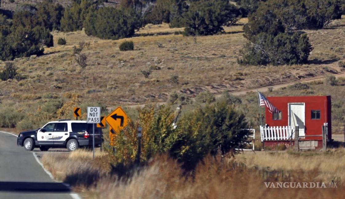 $!Las autoridades del condado de Santa Fe respondieron a la escena de un tiroteo fatal accidental en un set de filmación en Bonanza Creek Ranch, cerca de Santa Fe, Nuevo México.