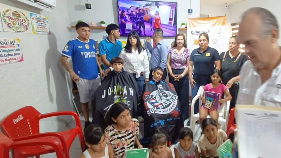 Con el propósito de mitigar el impacto económico del regreso a clases, la Fundación entregó paquetes de útiles escolares a familias de escasos recursos.