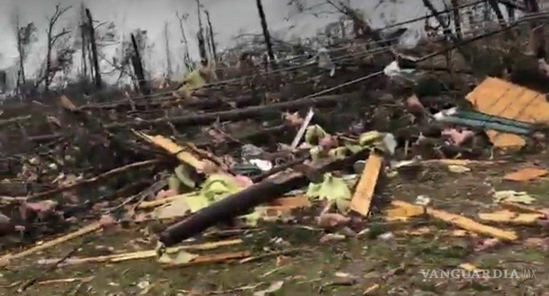 $!Catorce muertos deja el paso de un tornado en Alabama