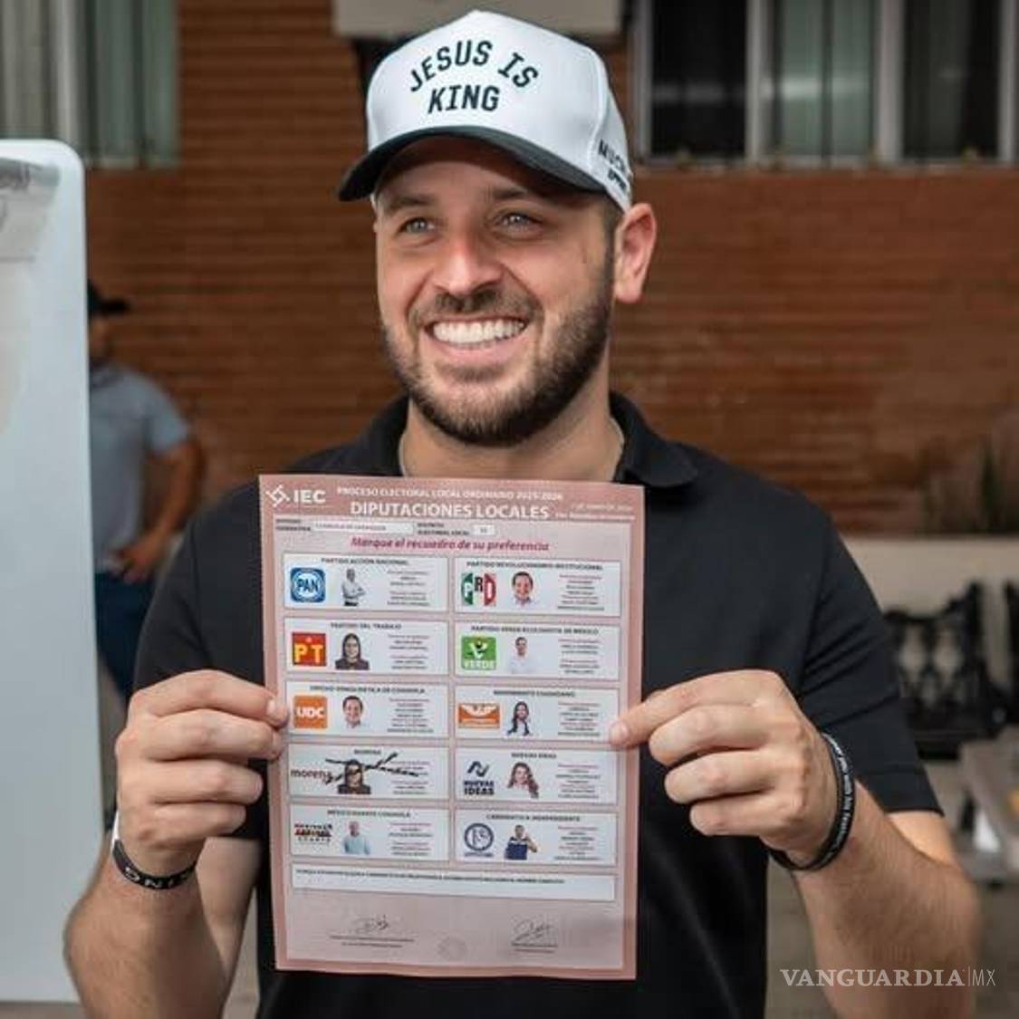$!El alcalde de Piedras Negras, Carlos Jacobo Rodríguez, llamó a la ciudadanía a participar en la elección de diputados locales mediante un voto libre, informado y responsable.