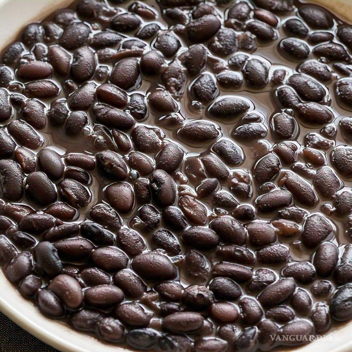 $!El frijol negro, amo y señor de la gastronomía mexicana, ha evolucionado hasta formar parte de platillos nuevos.