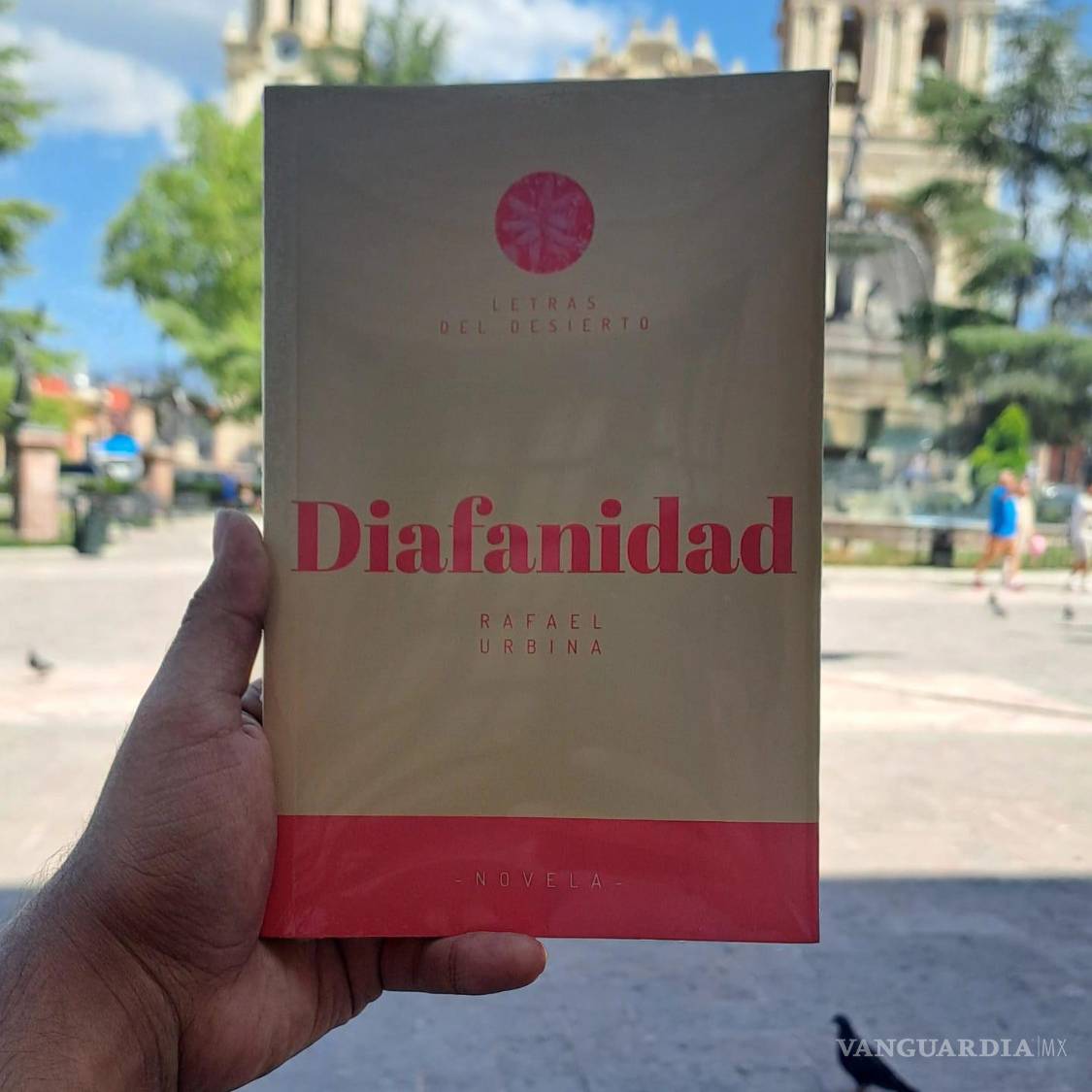 $!La novela ‘Diafanidad’ es de una extensión breve y presenta una historia de romance.