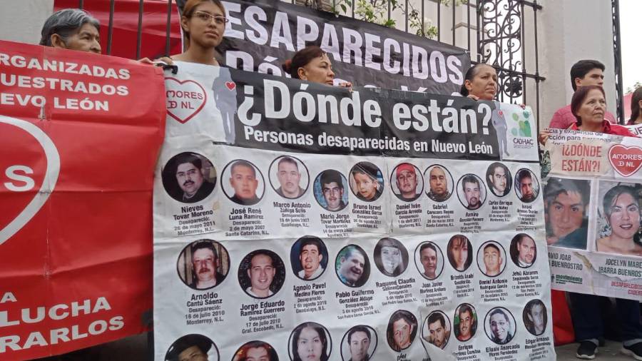 Integrantes del Grupo Amores realizaron el Jueves Santo la visita de los siete templos en Monterrey, Nuevo León para pedir a Dios fortaleza para continuar la búsqueda de sus seres queridos, víctimas de desaparición.